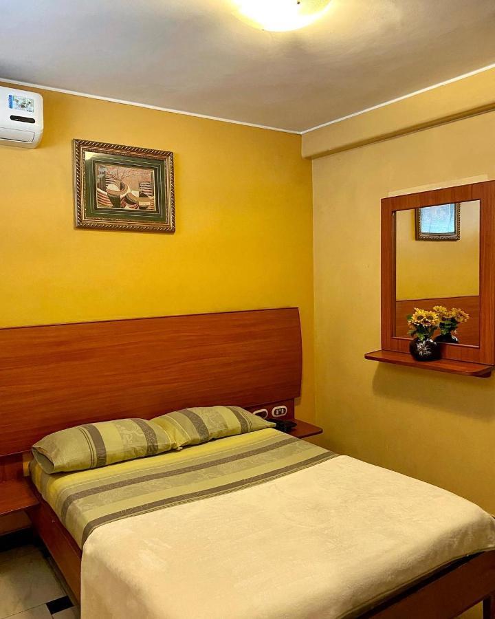 Hostal Montesa 과야킬 외부 사진
